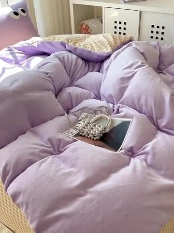 91家纺网 家纺一手货源 找家纺 慕尚家纺 2025新款牛奶绒大眼睛系列四件套 芭比风铃紫