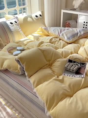 91家纺网 家纺一手货源 找家纺 慕尚家纺 2025新款牛奶绒大眼睛系列四件套 露娜嫩黄