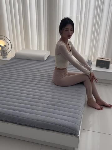 91家纺网 家纺一手货源 找家纺 亿丁点床垫 2023新款A类加厚兔毛绒床垫 兔绒记忆棉充填灰色