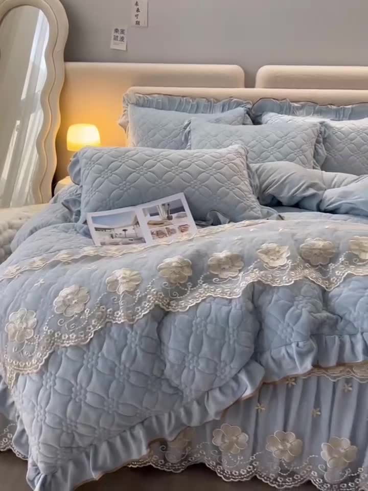 91家纺网 家纺一手货源 找家纺 罗艺轩 2024秋冬新款水晶绒花样年华全夹棉加厚床裙四件套 花样年华-天空蓝
