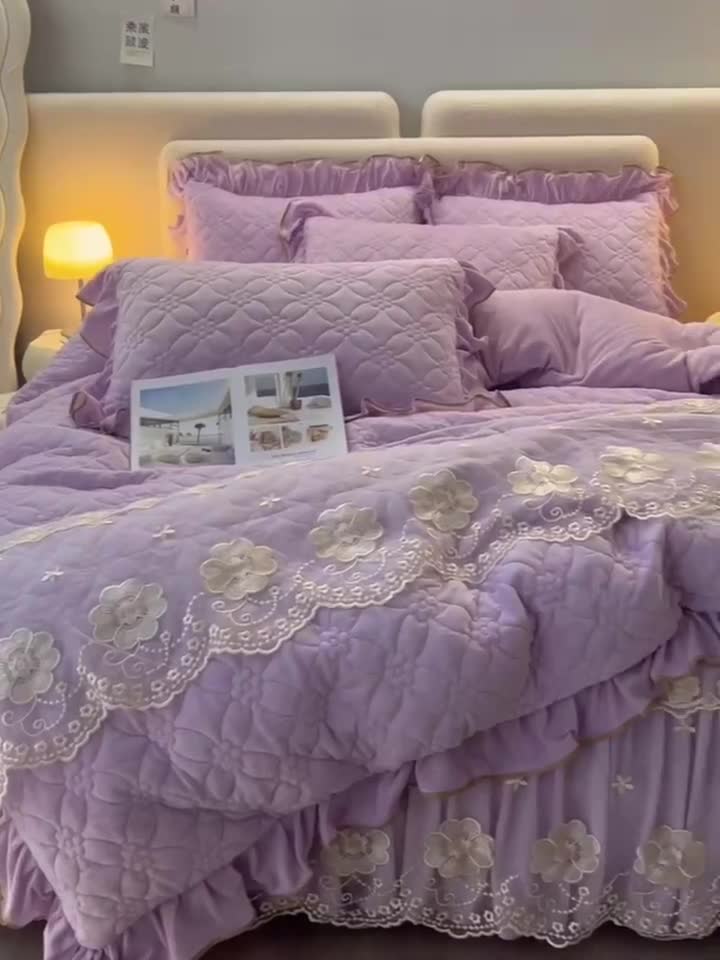 91家纺网 家纺一手货源 找家纺 罗艺轩 2024秋冬新款水晶绒花样年华全夹棉加厚床裙四件套 花样年华-丁香紫