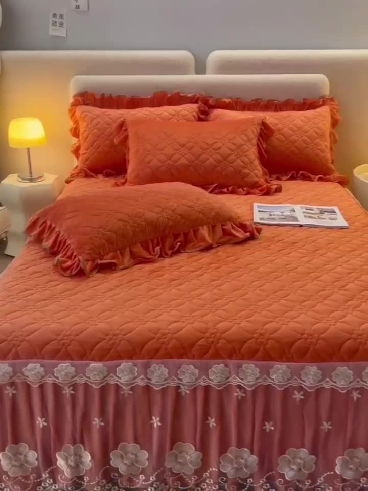 91家纺网 家纺一手货源 找家纺 罗艺轩 2024秋冬新款水晶绒花样年华全夹棉加厚床裙三件套 花样年华-爱玛橙