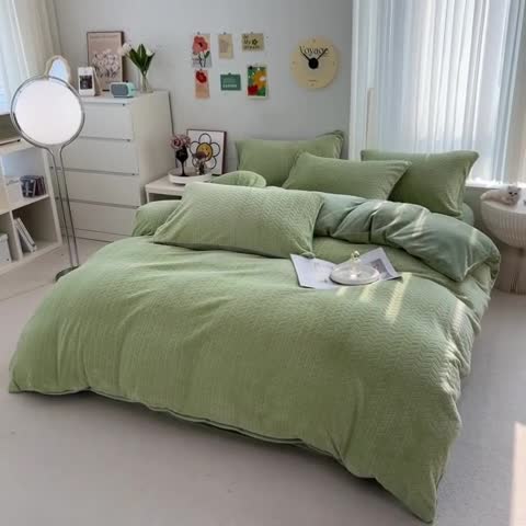 91家纺网 家纺一手货源 找家纺 全季家居  2023新款麦穗纹高克重牛奶绒色织提花被套单件 果绿