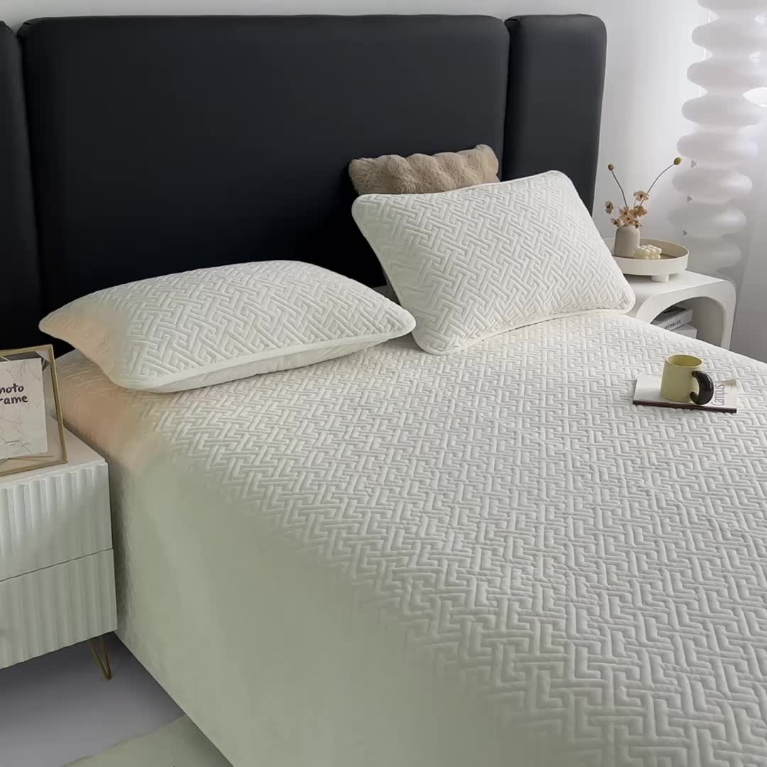 91家纺网 家纺一手货源 找家纺 恋绒家纺 2025新款高克重240克宝宝绒床盖一面绒一面棉床罩 奶油白