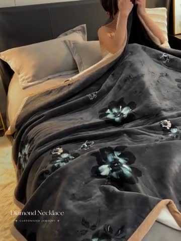 91家纺网 家纺一手货源 找家纺 21度C 2023新款轻奢云朵绒多功能双层复合毯 小蜜蜂