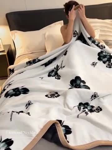 91家纺网 家纺一手货源 找家纺 21度C 2023新款轻奢云朵绒多功能双层复合毯 半亩花田