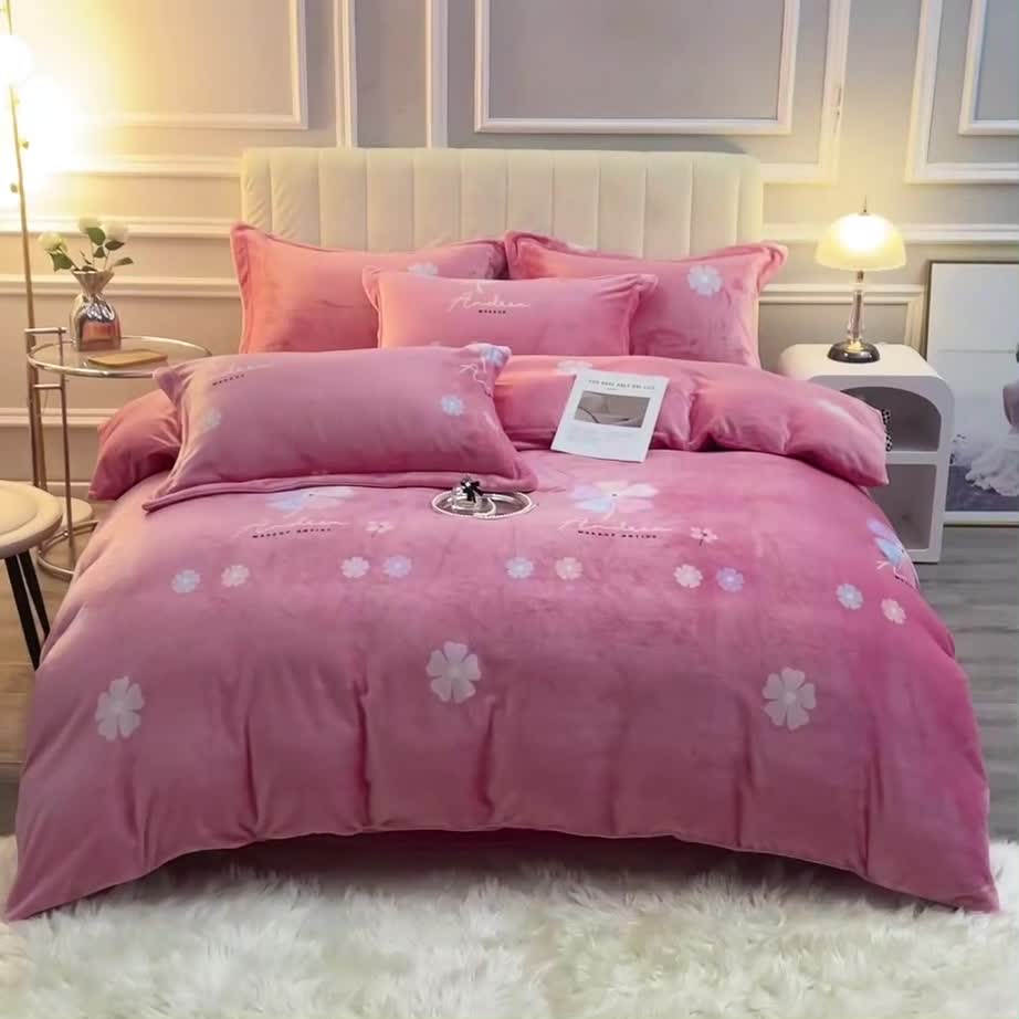 91家纺网 家纺一手货源 找家纺 尚品凤凰2025新款高克重印花牛奶绒四件套-工艺款 飞驰人生 绿