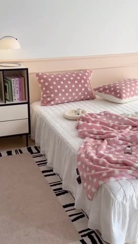 91家纺网 家纺一手货源 找家纺 昔可 2023新款波点兔兔绒毛毯 毛毯玉粉波点