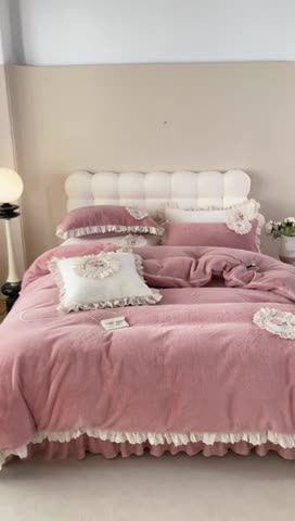 91家纺网 家纺一手货源 找家纺 胜权 新款AB版仿兔绒牛奶绒加厚韩国绒刺绣夹棉床盖四件套 珊瑚粉