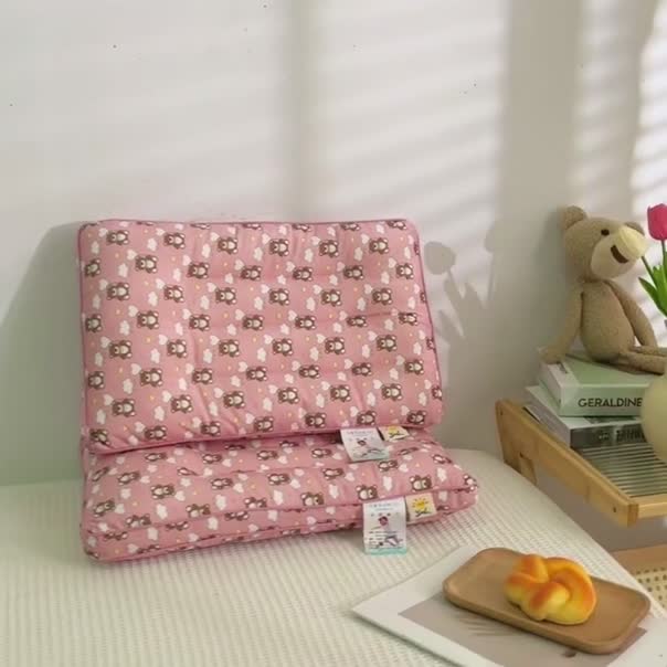 91家纺网 家纺一手货源 找家纺 糖果枕芯 2023新款儿童水晶绒枕芯枕头 爱心熊可粉色