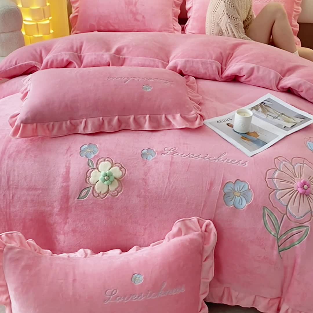 91家纺网 家纺一手货源 找家纺 漫布云9斤230g全消光婴儿绒被套兔毛绒牛奶绒贴布绣刺绣花四件套小清新