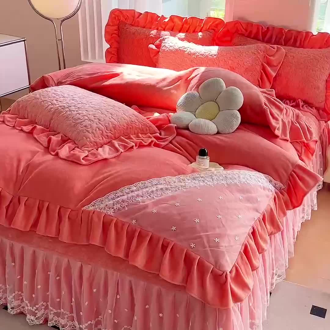 91家纺网 家纺一手货源 找家纺 12斤230g全消光牛奶绒夹棉床盖四件套兔兔绒绒蕾丝床裙款四件套