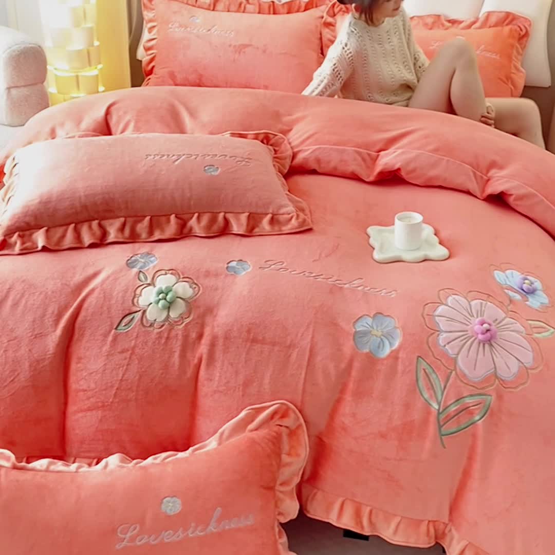 91家纺网 家纺一手货源 找家纺 9斤230g全消光婴儿绒被套兔毛绒牛奶绒贴布绣刺绣花四件套小清新