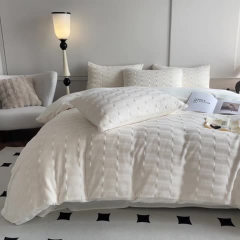 91家纺网 家纺一手货源 找家纺 子曰 2024新款牛奶兔兔泡泡绒四件套 优雅白