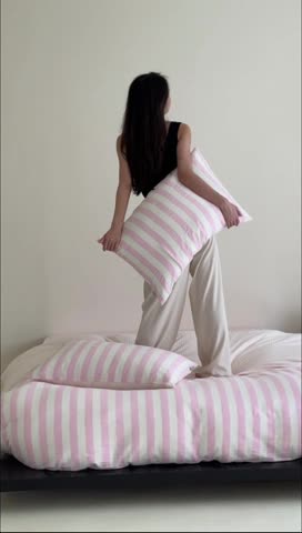 91家纺网 家纺一手货源 找家纺 玛奇朵 2023新款色织双层皱纱-韩系条纹四件套 韩系条纹-雅粉