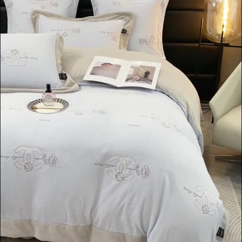 91家纺网 家纺一手货源 找家纺 品家居 2025新款5D雕花牛奶绒四件套-心动玫瑰 蓝拼灰