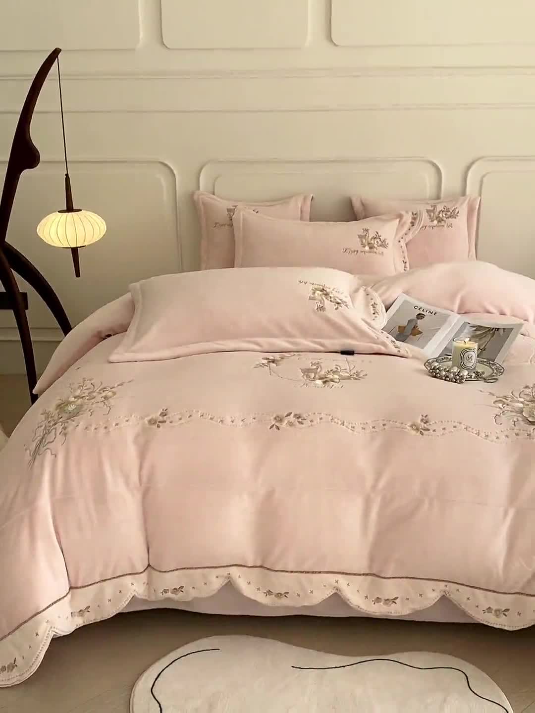 91家纺网 家纺一手货源 找家纺 品家居 2025新款牛奶绒绣花四件套-露珠 露珠-依依粉