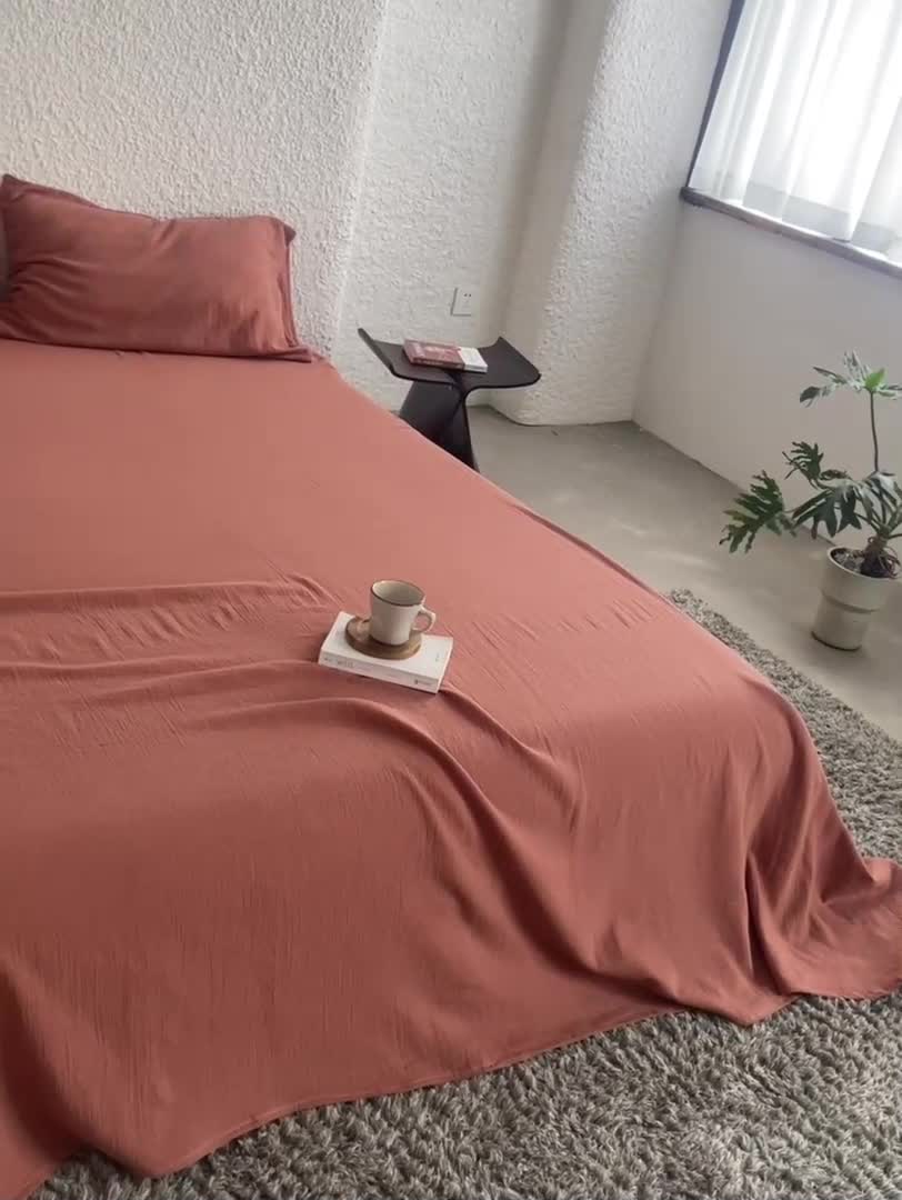 91家纺网 家纺一手货源 找家纺 安莱生活2024新款绉纱美拉德色纯色单品床单 太妃