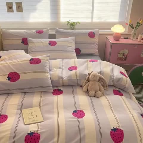 91家纺网 家纺一手货源 找家纺 桃子家居 2024新款纯棉13372粉梦可爱小清新卡通系列四件套 棉-草莓海盐