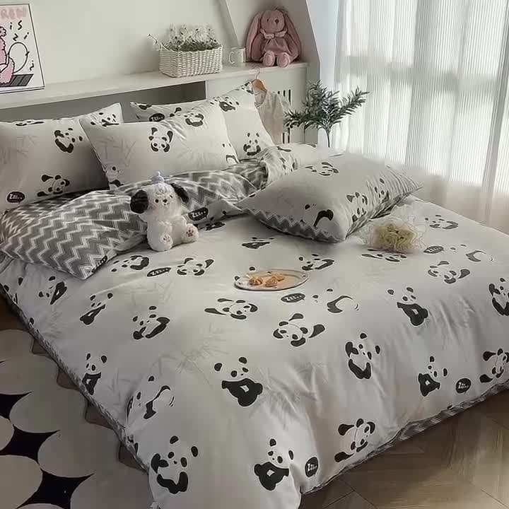 91家纺网 家纺一手货源 找家纺 简宜家居 2025新款40支13070纯棉卡通系列四件套 绅士熊喵