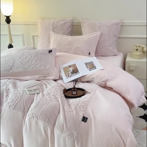 91家纺网 家纺一手货源 找家纺 （总）品家居 2025新款AB版高克重兔绒牛奶绒四件套-花颂